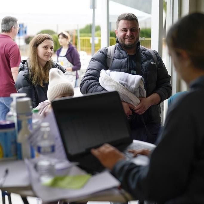 Russians find asylum lifeline to US, but at a high price